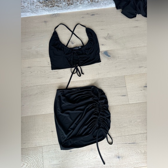 Cut out two piece set - Picture 5 of 6